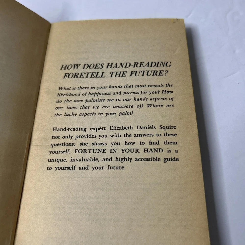 Fortune in Your Hand Elizabeth Daniels Squire 1968 PB Hand-Reading